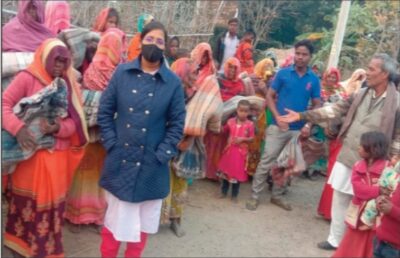 प्रयागराज :तहसीलदार कोरांव अनीता शेखर द्वारा मुसहर बस्ती में बंटा कंबल