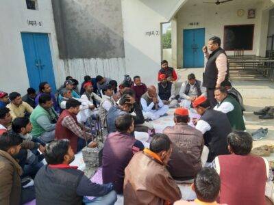 बरेली - आँवला तहसील में समाजवादी नेता पार्टी कार्यकर्ताओं ने एक मासिक बैठक का आयोजन किया।