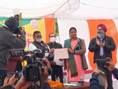 पीलीभीत: अधिकारियों द्वारा संबंधित विकास खंडों में खंड विकास अधिकारियों की उपस्थिति में कोविड-19 प्रोटोकॉल के अनुसार किसान कल्याण मिशन कार्यक्रम मिशन के अंतर्गत किसान मेला गोष्ठी का आयोजन किया गया ।