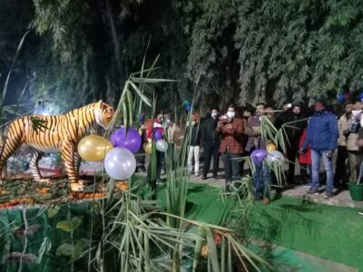 पीलीभीत :मा0 विधायक सदर एवं जिलाधिकारी द्वारा नेहरू पार्क में वोटिंग व्यवस्था एवं सैल्फी प्वांइट का किया गया शुभारम्भ ।