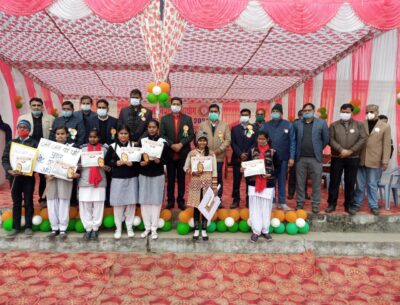 पीलीभीत: जिलाधिकारी द्वारा सभी को दिलाई राष्ट्रीय मतदाता दिवस की शपथ।