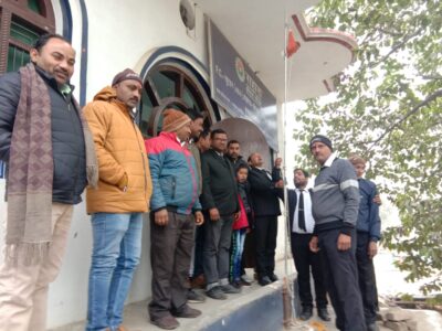 खुटहन जौनपुर :खुटहन ब्लाक में विभिन्न जगहों पर मनाया गया गणतंत्र दिवस