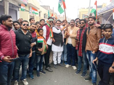 शाहजहांपुर खुटार: शाहजहांपुर चेयरमैन अनुपम शुक्ला और जिलामहामंत्री प्रवीण मिश्रा संटू ने तिरंगा लहराकर रैली का किया शुभारम्भ।