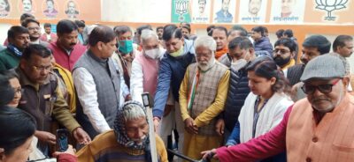 बरेली/यूपी-:-भारतीय जनता पार्टी के सीविल लाईंस कार्यालय पर हुआ ध्वजारोहण
