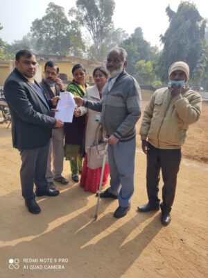 बरेली-मान्यता प्राप्त स्कूलों ने बेसिक शिक्षा अधिकारी को फीस प्राप्ति के लिए दिया ज्ञापन