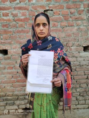 बरेली - बिशारतगंज थाना क्षेत्र में शिकायत से बौखलाए दबंगो ने पीड़िता को दी जान से मारने की धमकी।