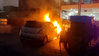 एटा: हाईटेंशन तार टूटा, कार जलकर खाक