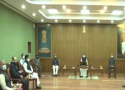 बजट से पहले उपराष्ट्रपति वेंकैया नायडू ने की विभिन्न राजनीतिक दलों के नेताओं के साथ बैठक