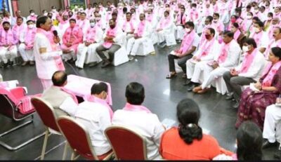 तेलंगाना के जनसभा में भड़के मुख्यमंत्री, कहा- शांति से रहना है तो रहें नहीं तो चले जाएं वरना होगी पिटाई
