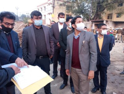पीलीभीत : रिकार्डरूम की साफ-सफाई कराकर बाईडिंग व लैमीनेशन कर किया जाये सुरक्षित।