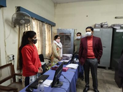 पीलीभीत : जिलाधिकारी द्वारा कृषि भवन कार्यालय के अन्तर्गत कार्यालयों का किया गया औचक निरीक्षण।