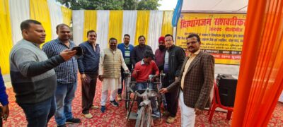 पूरनपुर: विधायक बाबूराम पासवान से बाटीं ट्राईसाइकिलें, सहायक उपकरण, खिले दिव्यांगजनों के चेहरे