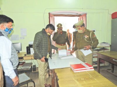पीलीभीत: पुलिस अधीक्षक द्वारा पुलिस ऑफिस का किया गया निरीक्षण।