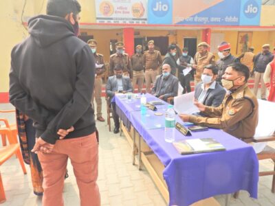 पीलीभीत : जिलाधिकारी एवं पुलिस अधीक्षक ने थाना समाधान दिवस के अवसर पर थाना बीसलपुर एवं बरखेड़ा पर सुनी जनता की समस्याएं, आगामी पंचायत चुनाव के दृष्टिगत कर्मचारियों को ब्रीफ किया।