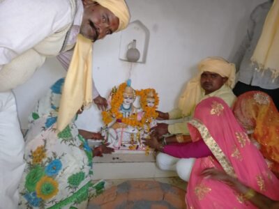 बरेली-नटिया खेड़ा में मूर्ति स्थापना दिवस पर निकाली गई सुंदर झांकियां