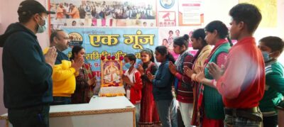 बरेली:माँ सरस्वती की पूजा कर एक गूंज संस्था ने मनाई बसन्त पंचमी