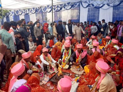 पीलीभीत :परिणय सूत्र में बंधे 79 जोड़े, एक दूजे के हुए जीवनसाथी।