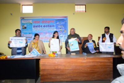 बरेली - नेहरू युवा केंद्र सम्बद्ध युवा कार्यक्रम एवं खेल मंत्रालय भारत सरकार के द्वारा जल संरक्षण एवं संवर्धन कार्यक्रम तहसील बार एसोसिएशन सभागार में संपन्न हुआ।