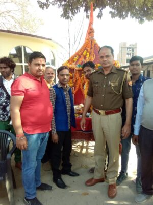 बरेली - कस्बा अलीगंज में प्रशासन की मौजूदगी में निकाली गई पालकी शोभायात्रा।