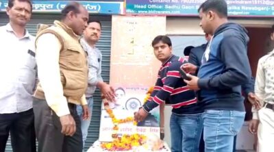 कासगंज : सिढ़पुरा के शहीद सिपाही को  पत्रकार कार्यालय पर पत्रकारो ने दी श्रद्धांजलि
