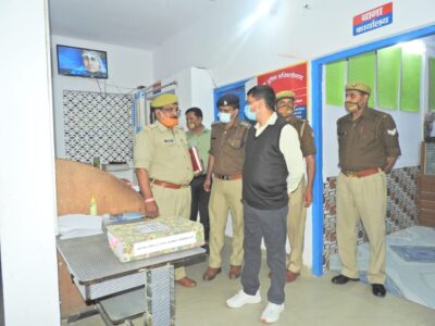 पीलीभीत: पुलिस अधीक्षक ने थाना सुनगढ़ी पर किया अर्दली रूम, लम्बित विवेचनाओं के शीघ्र निस्तारण के दिये निर्देश।