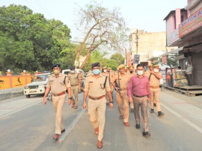 पीलीभीत: आज दिनांक 28-03-2021 दिन रविवार को पुलिस अधीक्षक द्वारा पीलीभीत शहर क्षेत्र में पैदल मार्च कर लिया सुरक्षा व्यवस्था का जायजा।