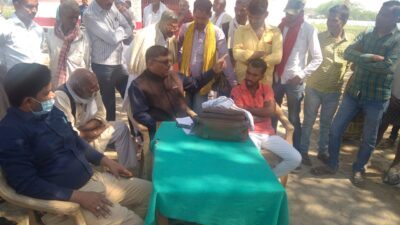 गाजीपुर/मरदह/राशन की दुकान का प्रस्ताव हुआ तीन लोगों ने किया आवेदन