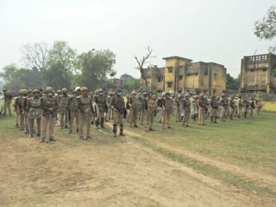 पीलीभीत: त्रिस्तरीय पंचायत चुनावों में शांति एवं कानून व्यवस्था के दृष्टिगत पुलिस लाइन में हुआ बलवा ड्रिल का रिहर्सल।