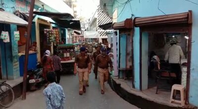 बरेली - दंगा नियंत्रण का रिहर्सल किया गया तत्पश्चात नगर के मुख्य मार्गो से फ्लैग मार्च निकाला गया।