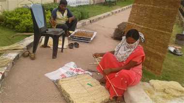 सड़क किनारे दिन काट करना होगा लाकडाउन खुलने का इंतजार
