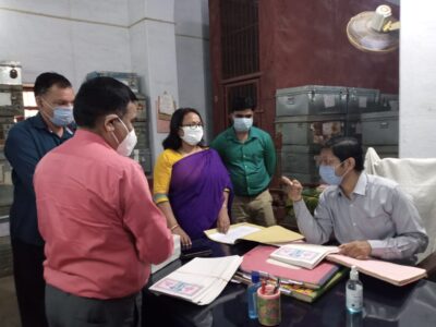 पीलीभीत :जिलाधिकारी द्वारा कोषागार कार्यालय का किया गया वार्षिक निरीक्षण।