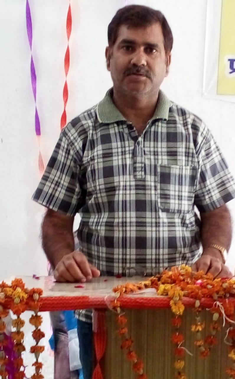 इटावा :भरथना राजेश यादव ने व्यापारियों से की सामाजिक दूरी  पालन करने की अपील