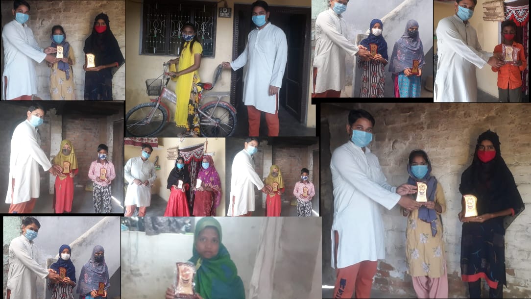 बरेली - स्कूल में अच्छे अंको से पास हुए बच्चों को घर-घर जाकर किया सम्मानित