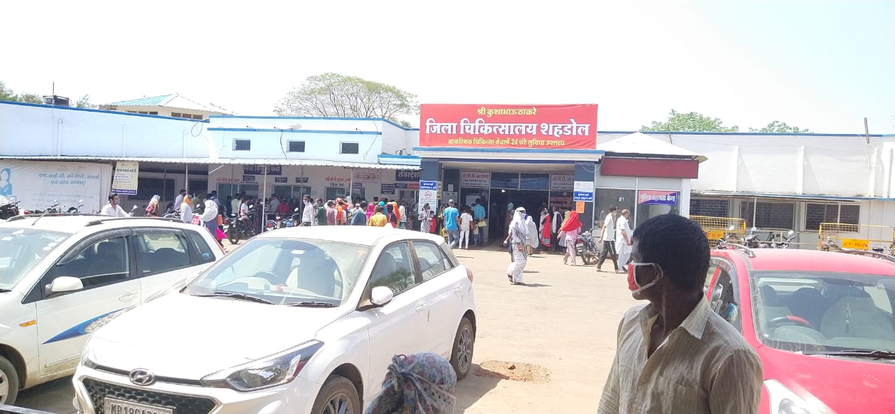 शहडोल : जनता खुद ही कोरोना को दे रही दावत
