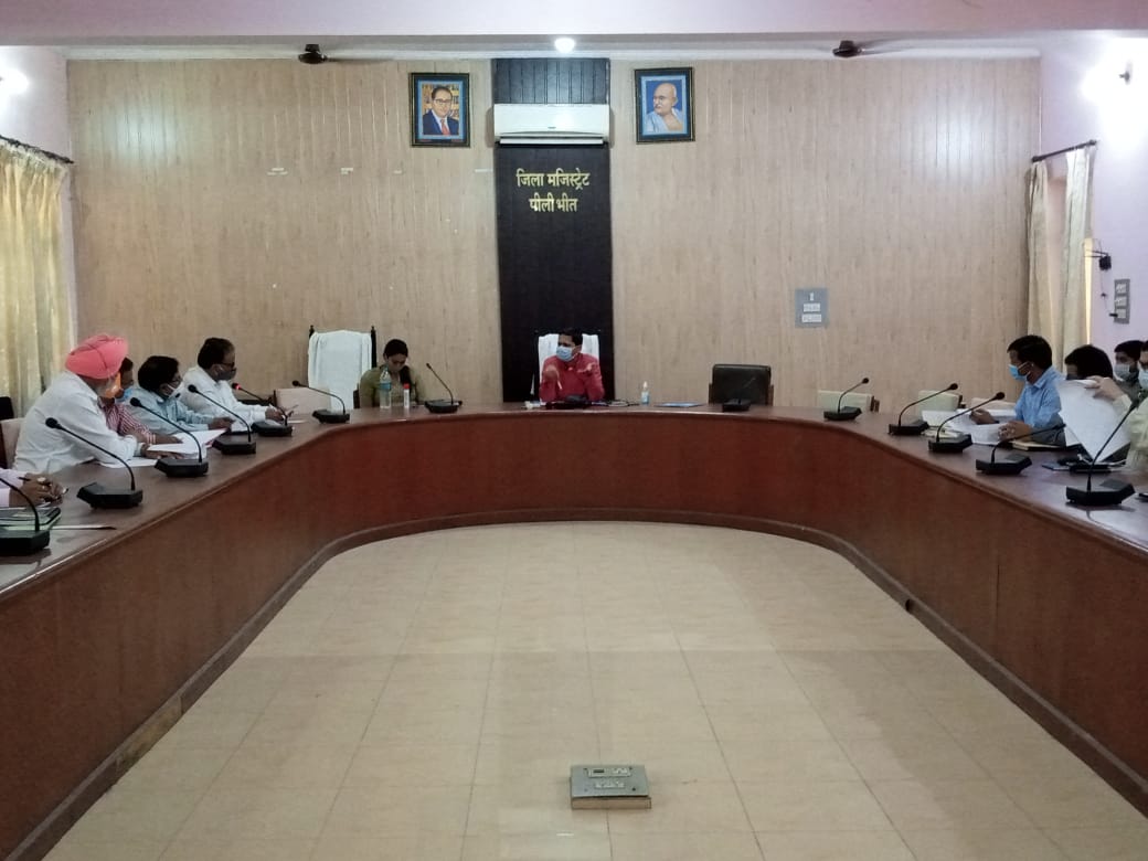 पीलीभीत: जिलाधिकारी की अध्यक्षता में उद्योग एवं व्यापार बन्धु की समीक्षा बैठक सम्पन्न।