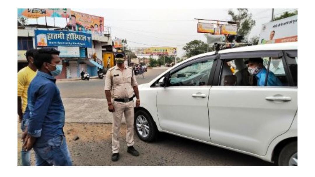 शहडोल: कमिश्नर ने आटो चालक एवं ड्राइवरो को मास्क लगाने की दी समझाइस