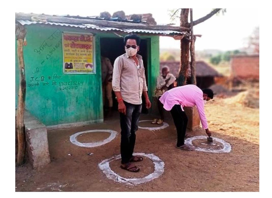 शहडोल: भीड-भाड वाली जगहो में गोले बनाकर कोरोना वॉलिंटियर कर रहे हैं लोगों को जागरूक