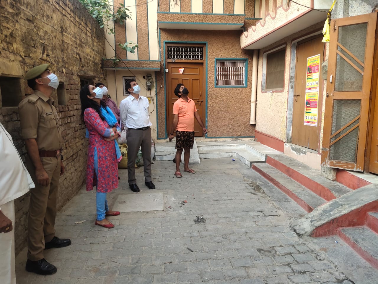 एटा कोरोना अपडेट: डीएम ने शहर में भ्रमण कर होम आइसालेशन की जानी हकीकत