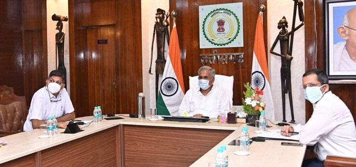पीलीभीत: जिलाधिकारी/पुलिस अधीक्षक पीलीभीत द्वारा आगामी त्रिस्तरीय पंचायत चुनाव के दृष्टिगत गांधी प्रेक्षागृह पर मीटिंग का आयोजन किया गया