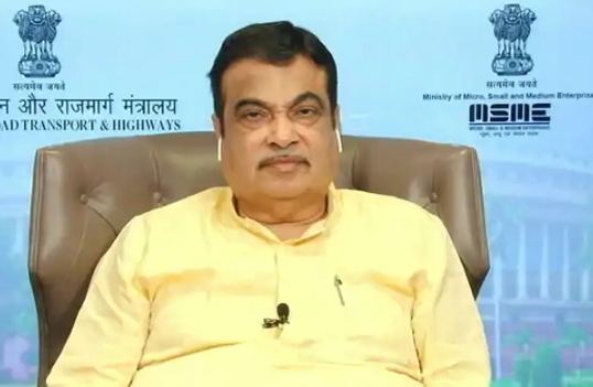 पीलीभीत: थाना माधोटांडा की पुलिस चौकी शाहगढ़ की एरिया में चुनाव को लेकर निकाला गया फ्लैग मार्च।