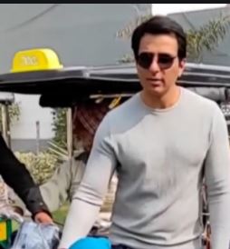 कोरोना की ऐसी की तैसी, जल्द मिलता हूं आप सबको'। कोरोना काल के मसीहा कहे जाने वाले  सोनू  सूद  भी आ गए थे  चपेट में