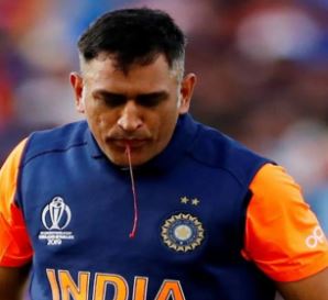 यूँ तो धोनी 'बूढ़ा शेर' हो गए हैं , अभी भी दिमाग से दे सकते है बिरोधियो को मात