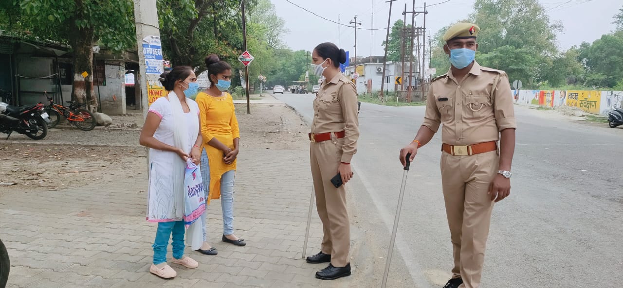 पीलीभीत :पुलिस अधीक्षक श्री किरीट सिंह राठौर के निर्देशन में विभिन्न थानों में गठित एंटी रोमियो टीम द्वारा चलाया गया चेकिंग अभियान।