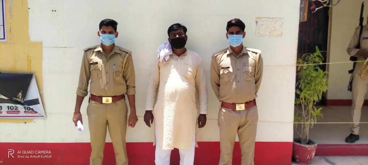 पीलीभीत:थाना बीसलपुर पुलिस टीम द्वाराअवैध तमंचा 12 बोर मय एक जिंदा कारतूस के साथ अभियुक्त किया गिरफ्तार ।