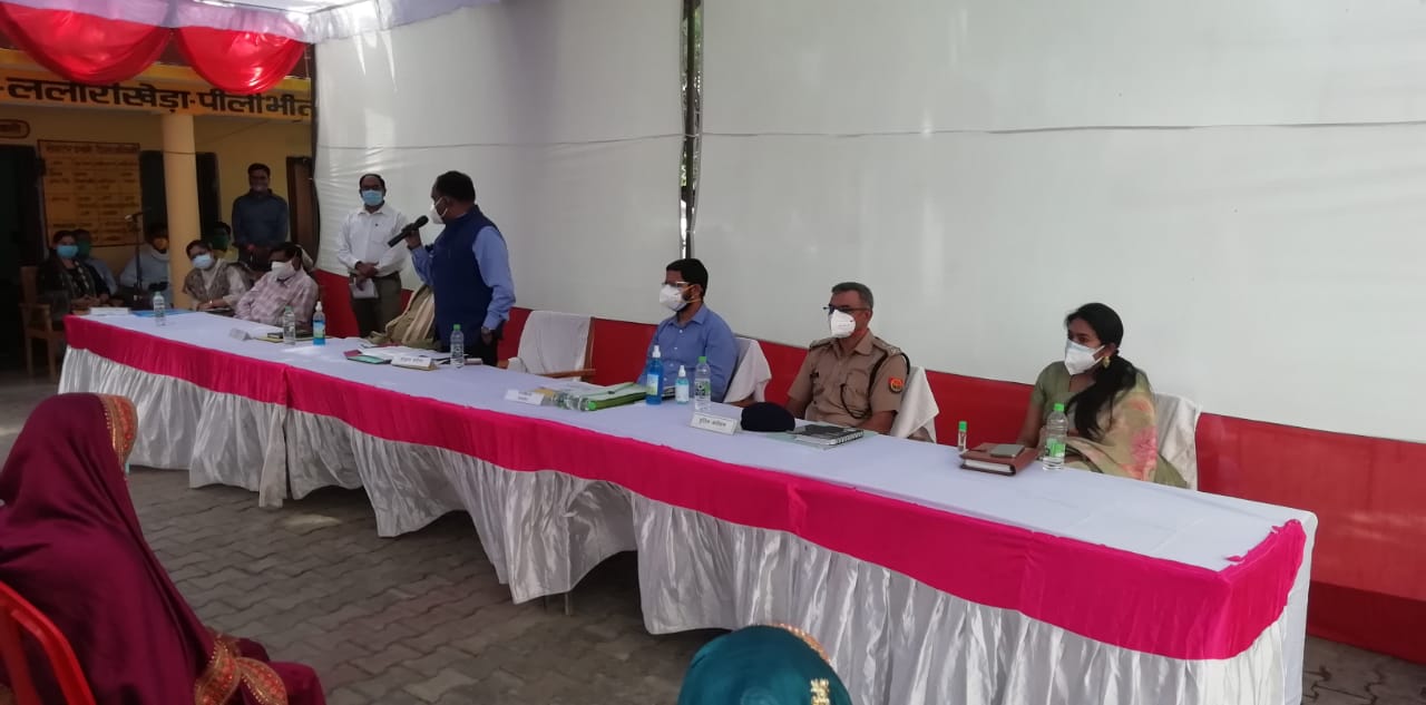 पीलीभीत :विशेष टीकाकरण अभियान के तहत आज मंडल आयुक्त बरेली मंडल बरेली, जिलाधिकारी/पुलिस अधीक्षक पीलीभीत द्वारा ललौरीखेड़ा ब्लाक के नवनिर्वाचित ग्राम प्रधानों के साथ जन जागरूकता हेतु बैठक की गई।