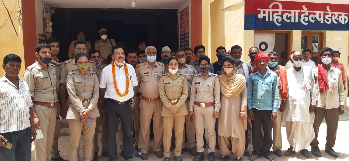 बरेली : एसएसपी ने किए स्पेक्टर बिशारतगंज समेत 12 दरोगा रिलीव आदेश जारी होने के बाद बिशारतगंज स्पेक्टर का किया जोरदार स्वागत।