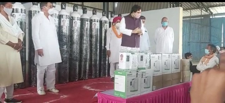 बरेली-वरुण गांधी ने बहेड़ी की जनता को दिए 20 ऑक्सीजन सिलेंडर
