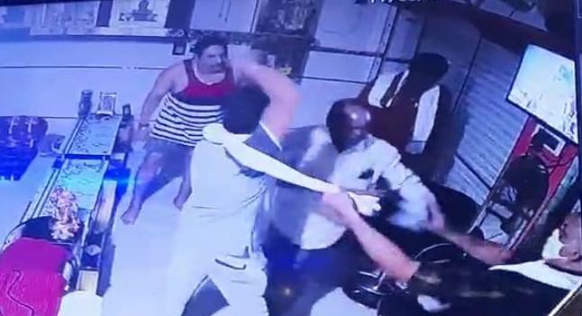 मैनपुरी :सत्ता के नशे में चूर भाजपा मंडल अध्यक्ष पर मुकद्दमा हुआ दर्ज