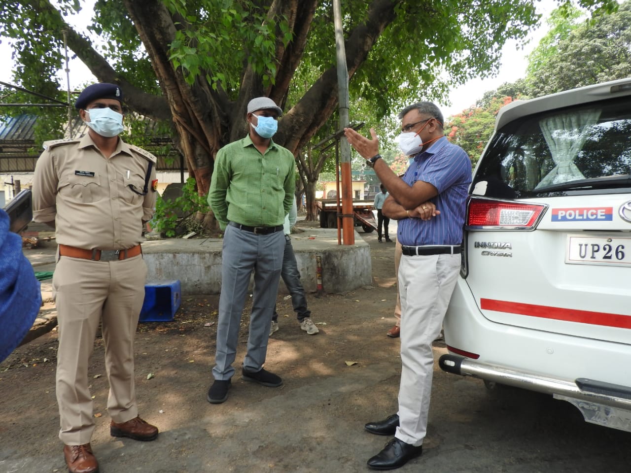 पुलिस अधीक्षक पीलीभीत ने नवीन मंडी स्थल पीलीभीत में कल दिनांक 02-05-21 को होने वाली मतगणना के संबंध में सुरक्षा व्यवस्था का निरीक्षण किया