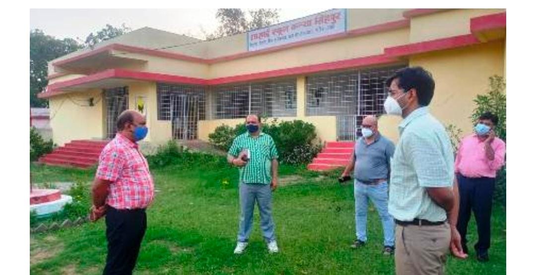 शहडोल:सिंहपुर के शासकीय हाई स्कूल कन्या में वैक्सीनेशन सेंटर बनाने के कलेक्टर ने दिए निर्देश